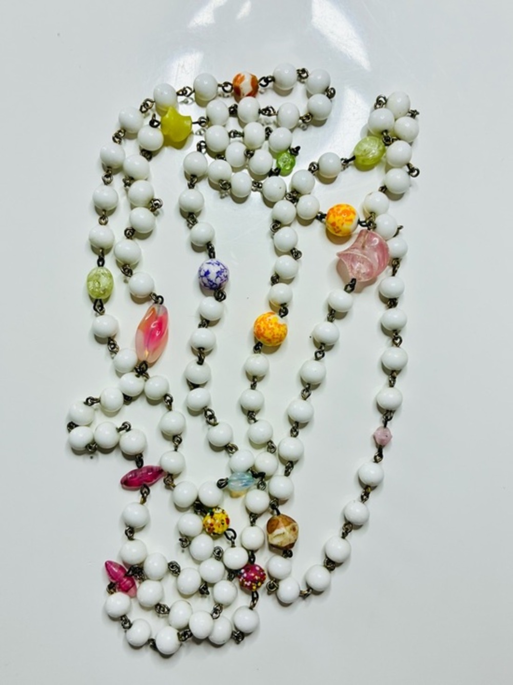 VTG Flapper WH Milk Glass Beaded Necklace w/ Multicolor Textured Faux Accents